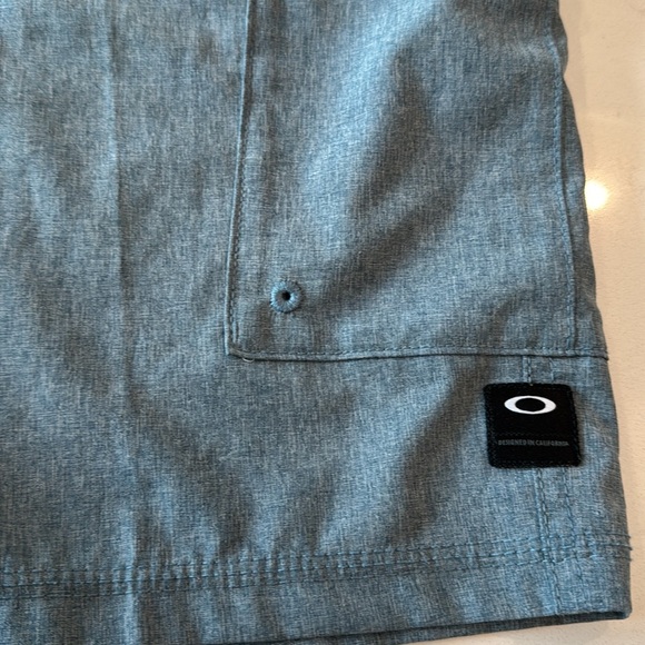 Mens Oakley Performance Shorts - Picture 2 of 4